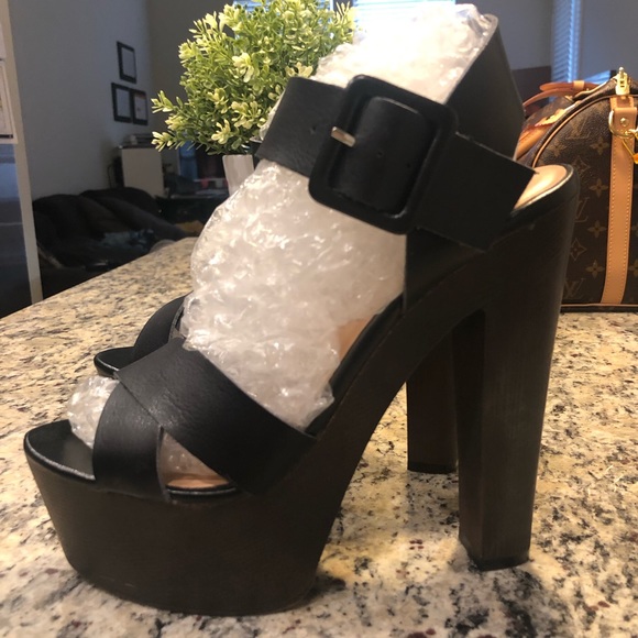 JustFab Pumps - Picture 2 of 8